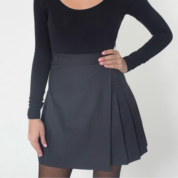 Pleated Schoolgirl Skirt by American Apparel in Light Charcoal size M - Picture 1 of 10